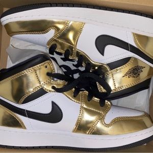 Black & Gold Jordan 1’s